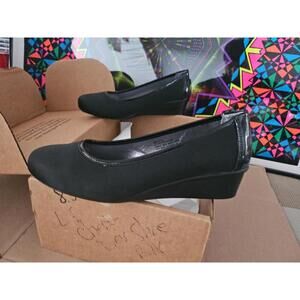 LONDON FOG Chester BLACK Neoprene Dress Wedge womens size 8.5 M, #tlr8